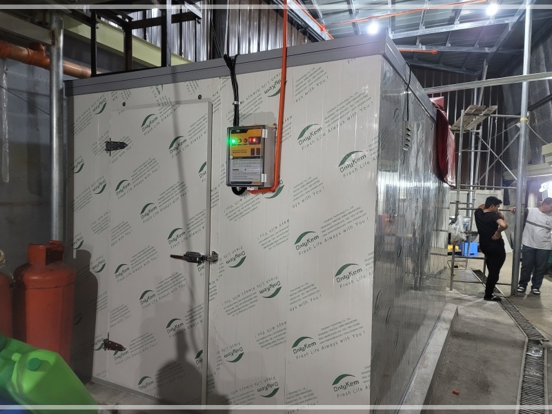 Installation of walk in chiller in cheese production factory